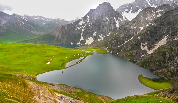 Beautiful Kashmir Valley on your Kashmir Great Lakes Trek